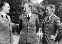 K.H. Frank vpravo s R.Heydrichem a H.Bohmem, asi 1941