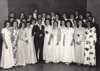 Křenková Romana - maturitní ples 1973, třetí zleva