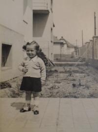 3 - Zuzana Závadová - mládí - asi 3 roky