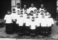 Jako ministrant v roce 1953, 1. zprava