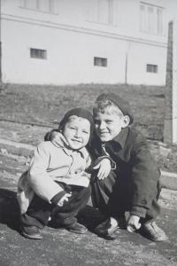 Synové pamětníka, okolo roku 1953