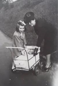 Alena Burianová with her mother