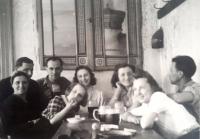 S rodinou v kavárně