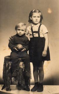  son Jan of Opočenský (left) and aunt Jaroslava Šeráková