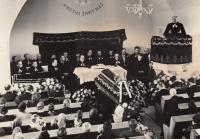 pohřeb faráře Opočenského; Chotiněves, 1956 nebo 1957
