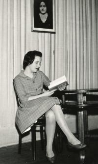 Bystrovová Marta - a 8. třída, pásmo o B. Němcové