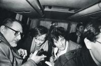 Bystrovová Marta - vpravo, vlevo Jan Petránek, letadlo z Moskvy do Prahy 1990, návštěva V. Havel u Gorbačova