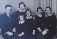12 - Reindl family - sister Milena 13 - Blažena 11 - Vlasta 10 - Marie 8