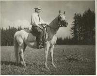 Osvald Rerych na klisně Hermit Schagya 1943