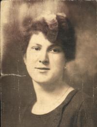 Marie Rerychová jako úřednice (20.léta)