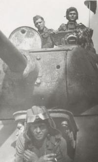 Karel Šerák ve svém tanku
