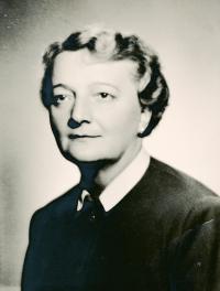 Kutláková Jiřina - Marie Beitlerová učitelka angličtiny na obchodní akademii, manžel letec RAF 1957