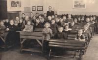 Czech class in German school in Jablonec nad Nisou, Pivovarská street, 1944 - 1945 (Jindřich Ťukal in the middle row, second desk on the right)