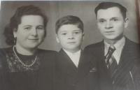 S rodiči Janem a Annou, cca 1945