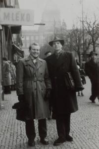 Se šéfem konstruktérů v Praze, 12. 4. 1961 (Jindřich Ťukal vpravo)