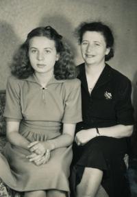 Lea s maminkou, 1947