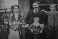 Rodina Eduarda Mahela. přibližně v roce 1912