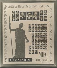1942 - maturitní tablo, Vnislav třetí řada, druhý zleva