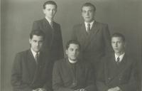 1949 - Tvarožná, se staršími ministranty