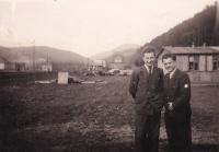 1944 - fotografie z tábora ve Friedlantu, na fotce kamarádi Matěje Komosného
