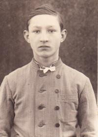 1940 - Matěj Komosný (clothing is boyish mundane costume)