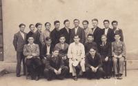 1941 - Matěj Komosný se svými spolužáky z učňovské školy