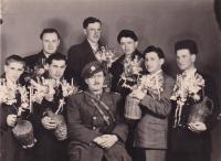1950, odvod Hodonín. Tři z Josefova, kteří skončili v PTP: Vojtěch Sasín druhý zleva, žije už jenom sám, druhý zprava Vítězslav Prát, uprostřed nahoře Jan Pýža