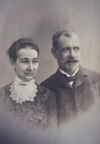 Grandmother, born Roubíček, with grandfather Stross