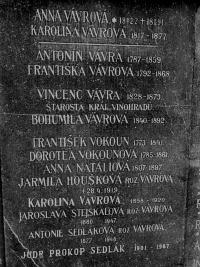 02-rodinný náhrobek na Vyšehradském hřbitově