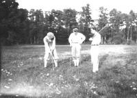 04e - Jihočeská Jemčina léto 1925 - Zleva Prokop Sedlák, Jaroslav Hilbert, Adolf Hoffmeister