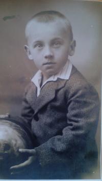 Bedřich Zedníček as a young boy, around 1926