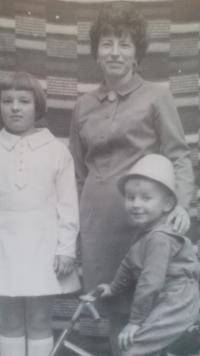 matka Žofie a děti Jiřina a Pavel