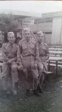 na vojně a Bedřich Zedníček