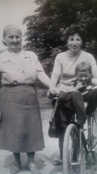 rodinná fotografie, matka, babička a dcera B.Zedníčka - Dagmar