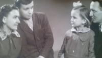 rodinné foto, otec František s matkou Žofií a Bedřichem a dcerou Jiřinou