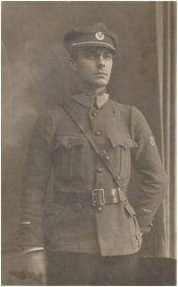 otec jako důstojník československé armády, kolem roku 1920
