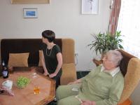 Pamětnice doma se svojí vnučkou Johankou Střížkovou