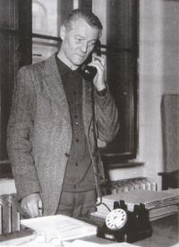 Otec po návratu z Terezína opět pracuje