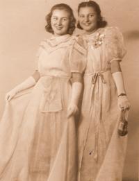 S kamarádkou Annou Mikešovou