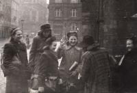 V sextě před Atheneem - gymnáziem na Betlémském náměstí