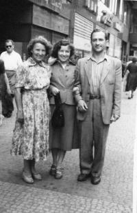 Mirko and Olga Schmidts with mother