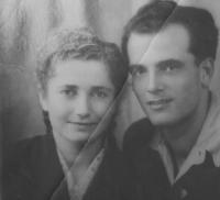 Starší sestra Eleni Lafazani s manželem, asi 1953
