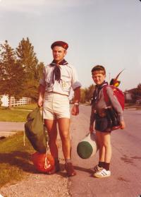 Jiří Nor jako “scout leader” splácí svůj dluh scoutingu, Oakville 1978