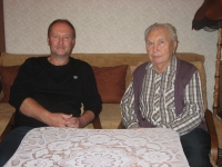 Milan Nedvídek s pamětníkem Josefem Nedvídkem, 2013