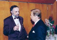 Tomáš Sousedík s Václavem Havlem - koncert pro Občanské fórum před prvními svobodnými volbami 1990 