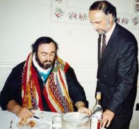 Tomáš Sousedík a Luciano Pavarotti (Philadelphia 1991 - Pavarottiho pěvecká soutěž) 