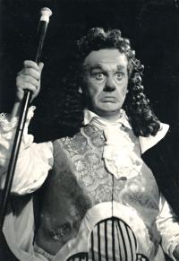 V roli Bartola (Lazebník sevillský, 1958)