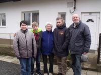 Josefa Šánová se žáky ZŠ Jungmannova v Jihlavě a učitelem Pavlem Koreněm