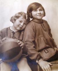 Hanka with her older sister Helga, date unknown