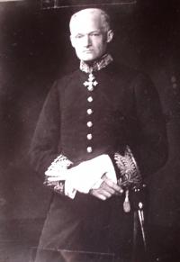 Joseph Nicolson, otec rodiny, která v Anglii Hanu přijala 